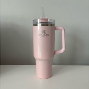 Stanley - 40 oz - Limited Edition - High demand - Shiny Petal Pink Color !! 💝